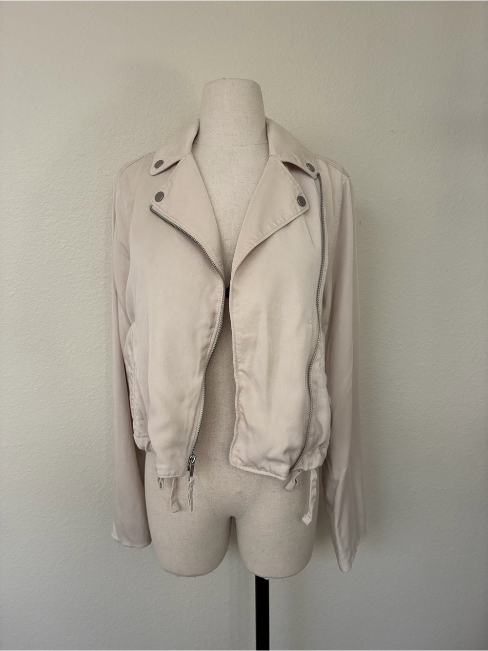 Abercrombie & Fitch Women’s Light Beige Moto-style Jacket, size Medium